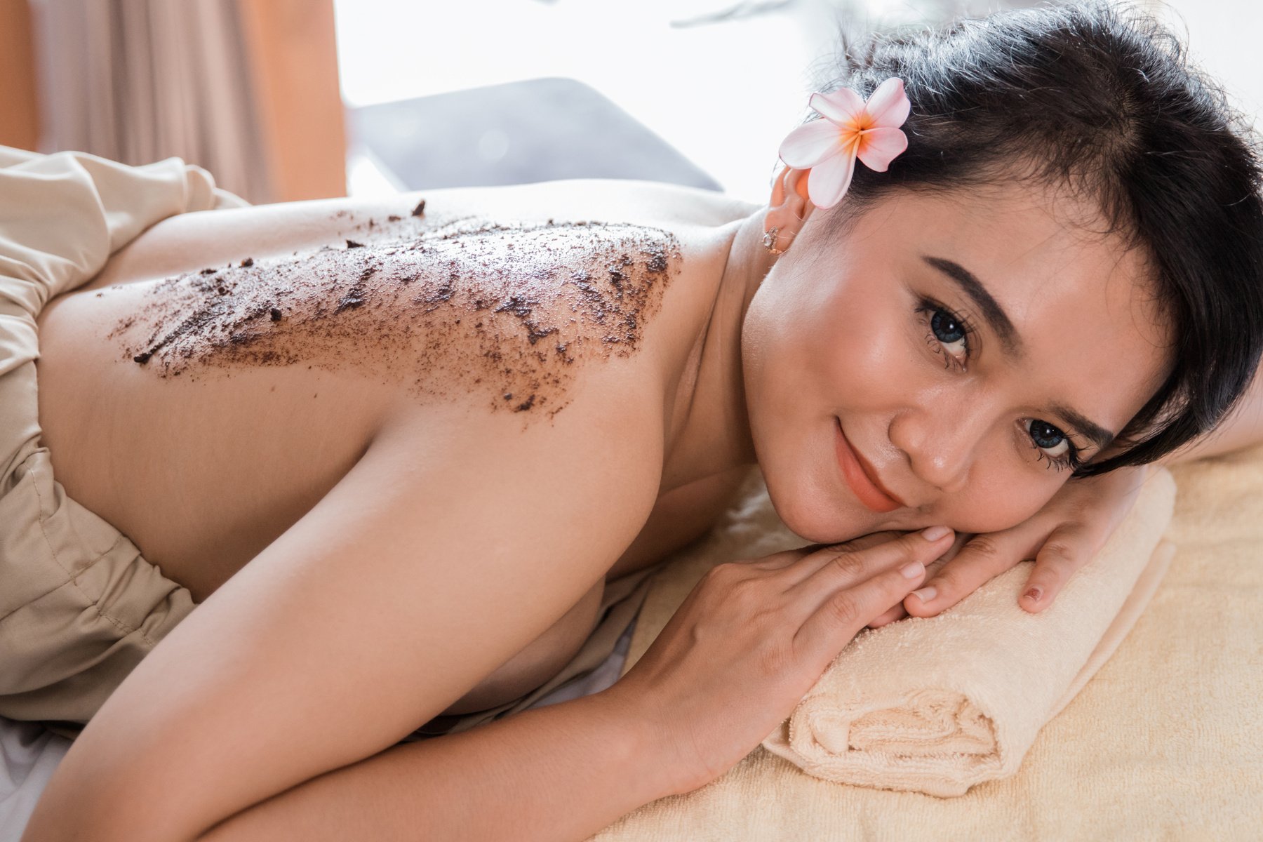 Massage Treatment Using Coffee Scrub